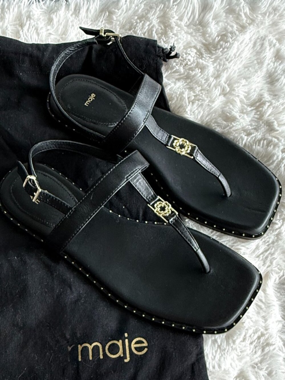 MAJE Black Leather Clover Logo Studded Flat T-Strap Sandals Size 39 NEW